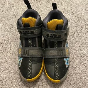 Nike Lebron James size 3Y